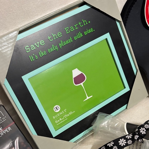 Wine Accessory Gift Set - Picture 3 of 8